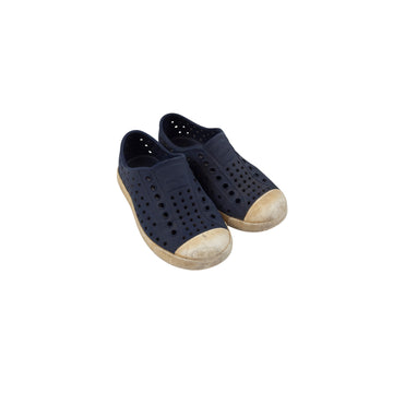 Native Jefferson sandals 10